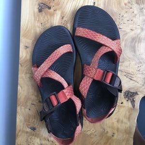 Cute single -strap Chacos!