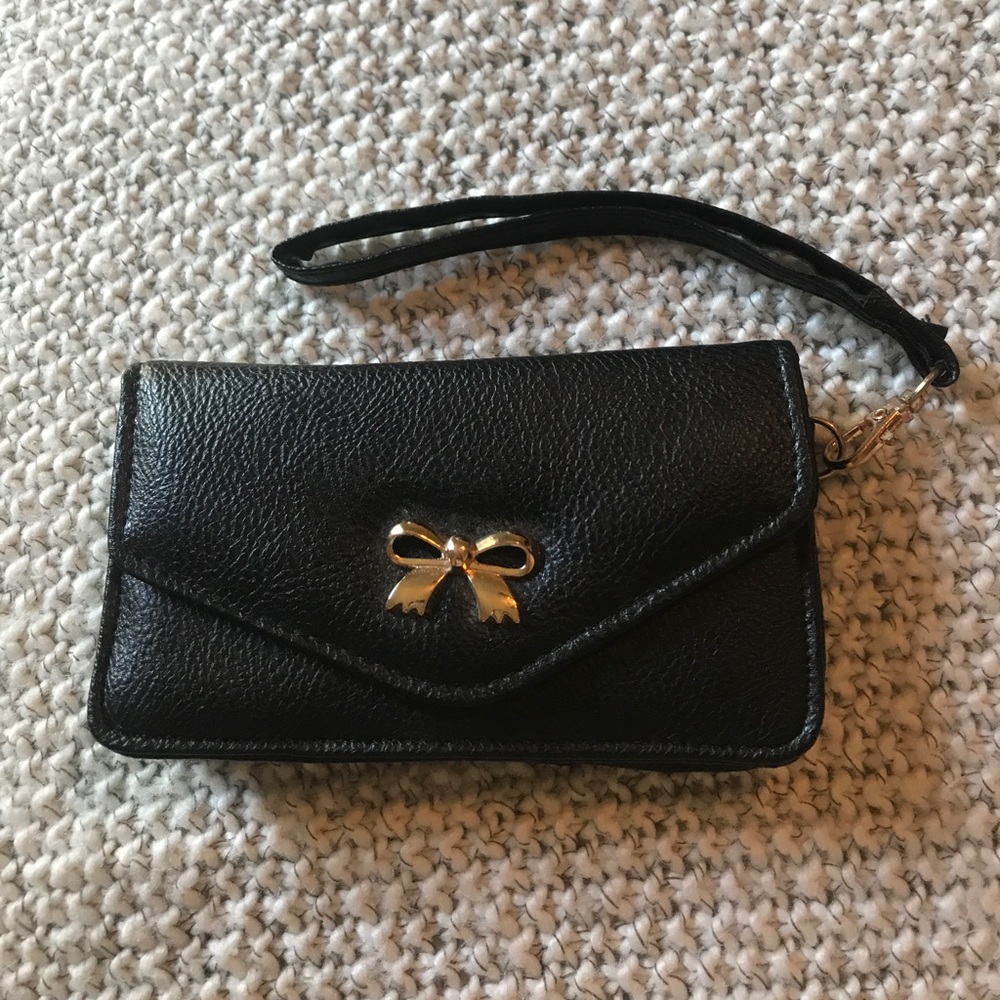 Black wristlet