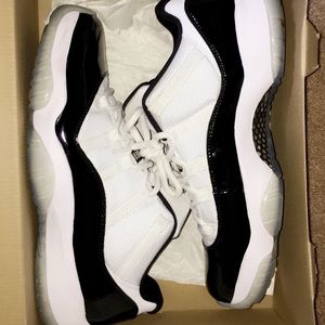 Air Jordan 11 concord low size 12