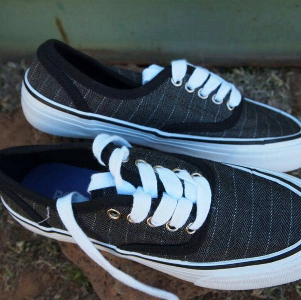 Women's SHOES ©BONGO SIZE 5 // BRAND NEW
