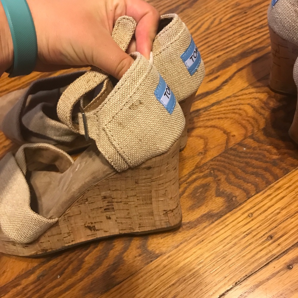 TOMS WEDGES