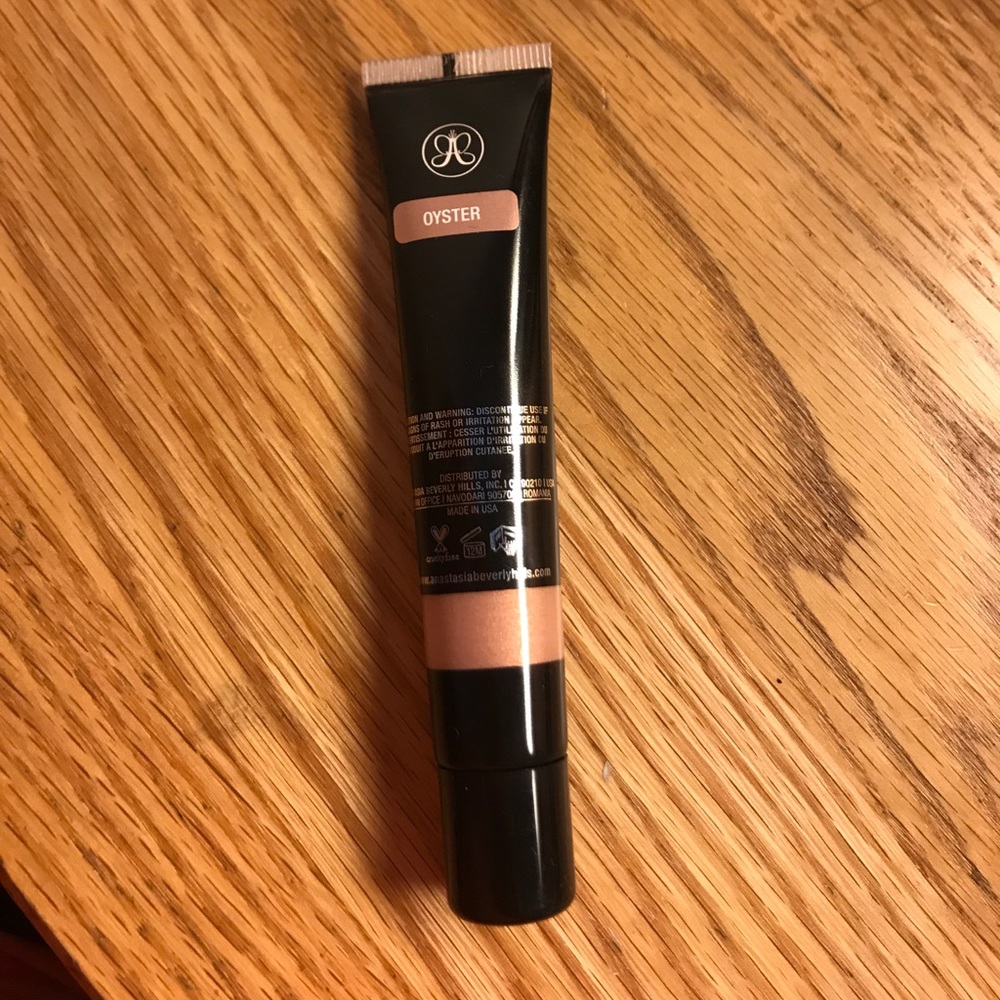 Anastasia Liquid Glow