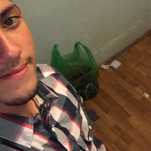 Meet your Posher, Alejandro - Picture 1 of 1