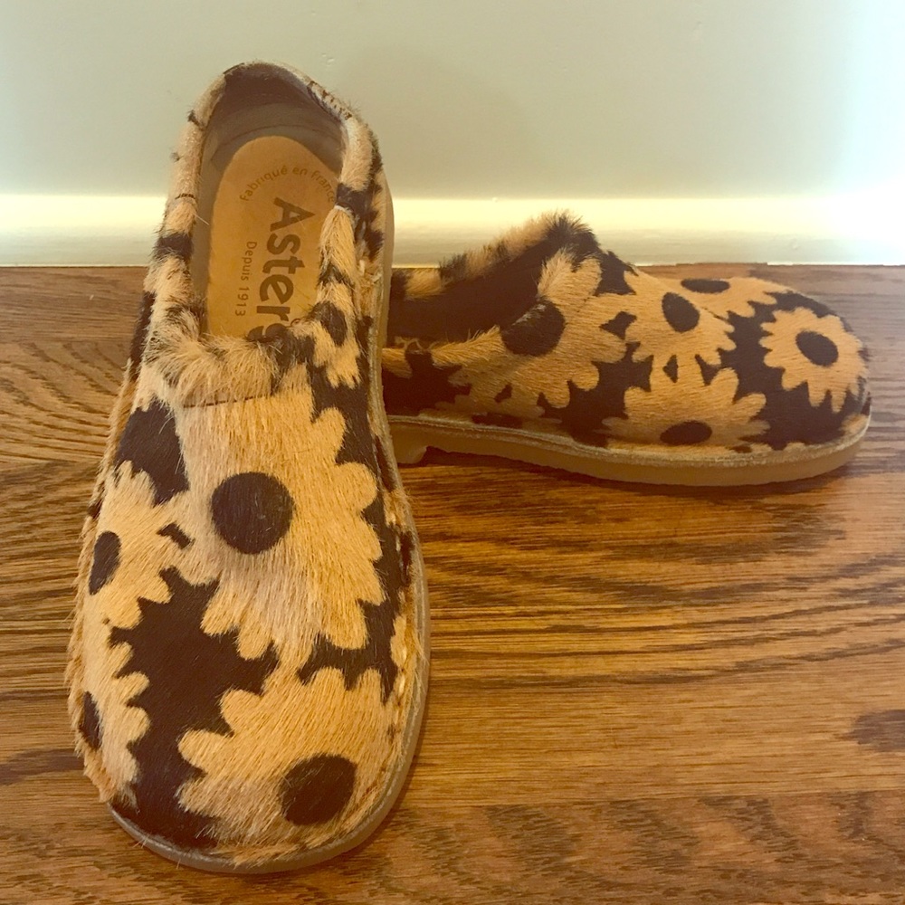 Girls Aster Shoes, size 33 (2.5)