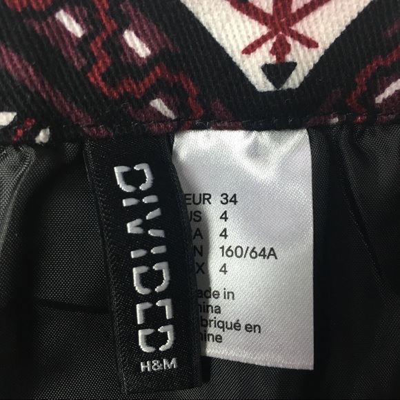 H&M Black and Red Printed Zipper Skirt - Picture 5 of 5