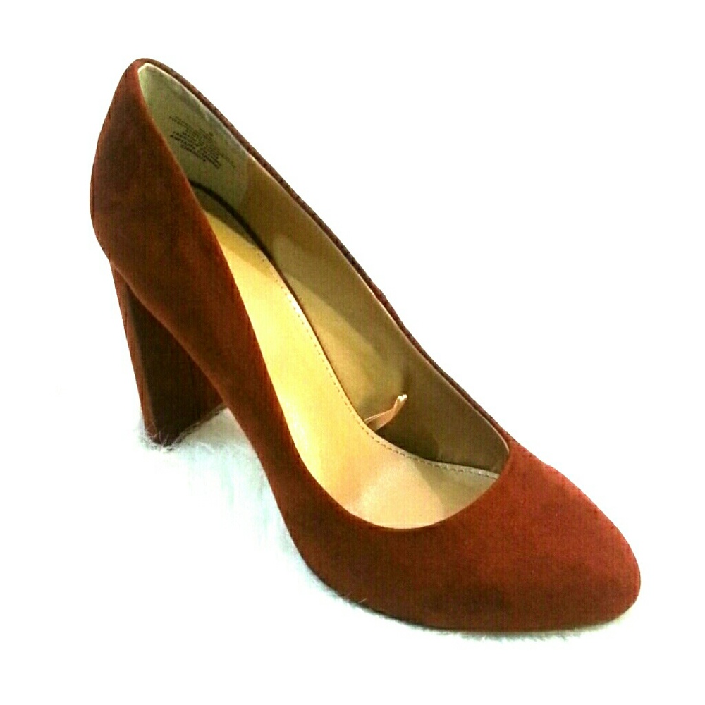 Express Brown Suade Pump. NWOT