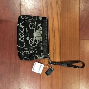 Coach Horse Carriage Jacquard Wristlet (black)