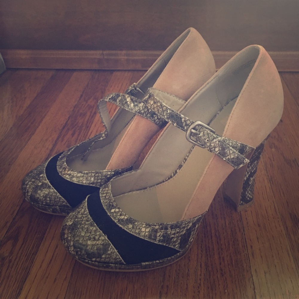 Hype suede and animal print heels