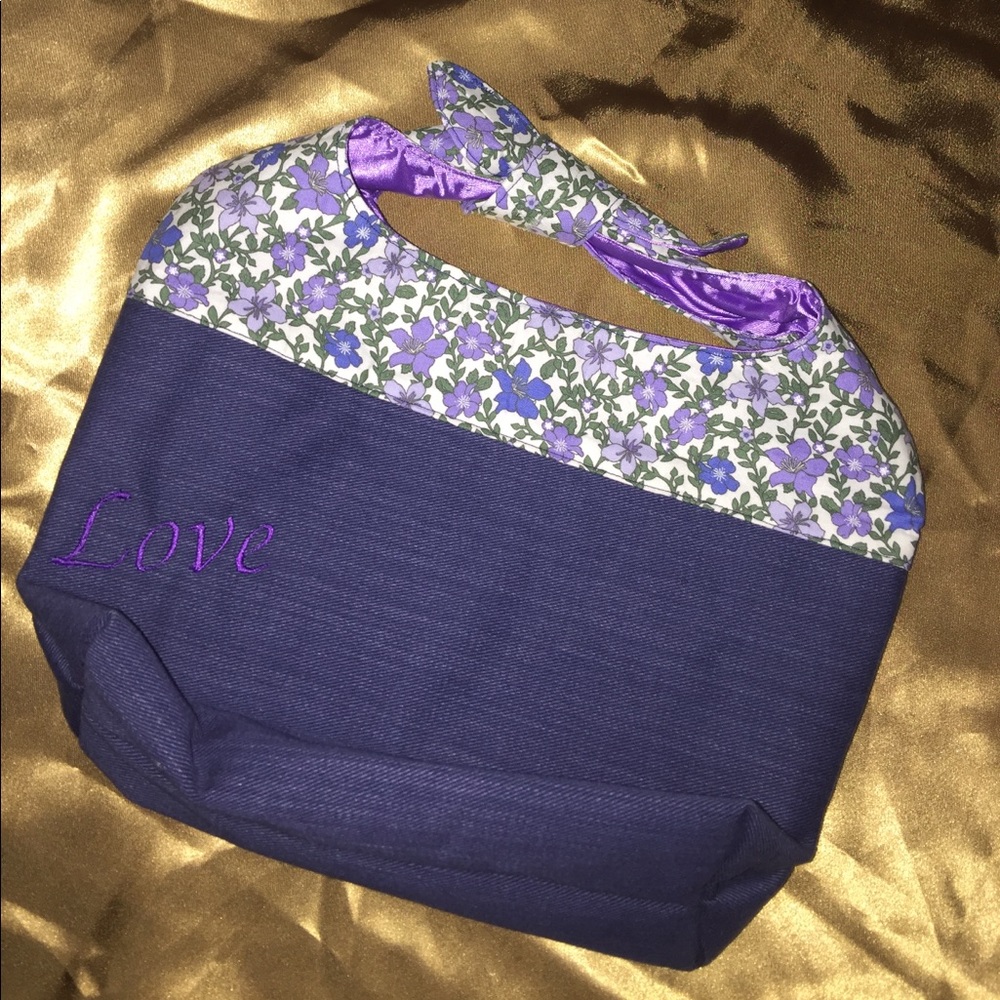 Purse.