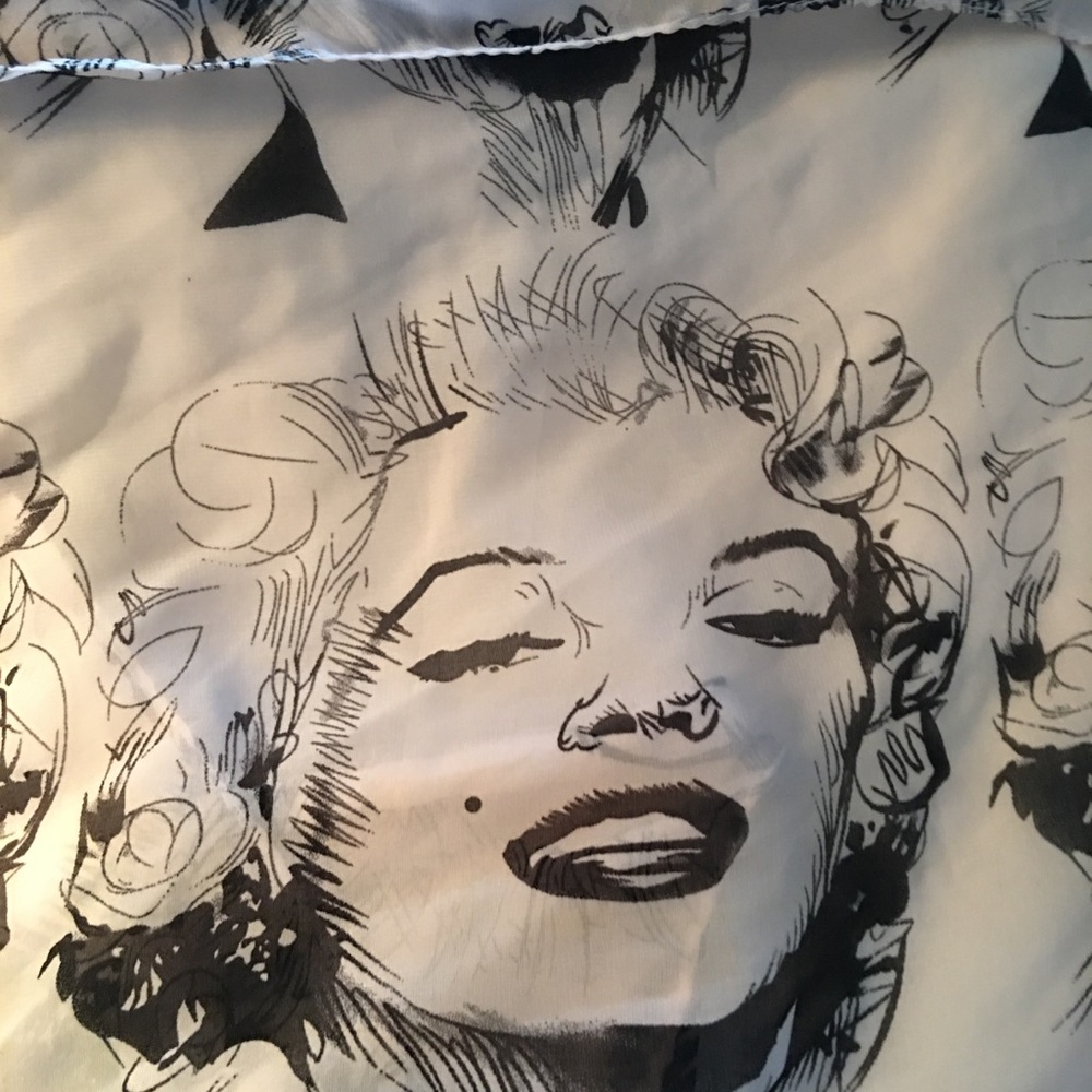 Marilyn Monroe scarf