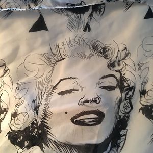Marilyn Monroe scarf