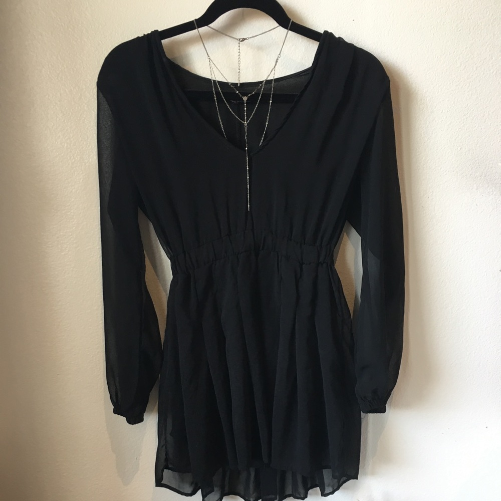 Brandy Melville Mini Flow dress with Sleeves