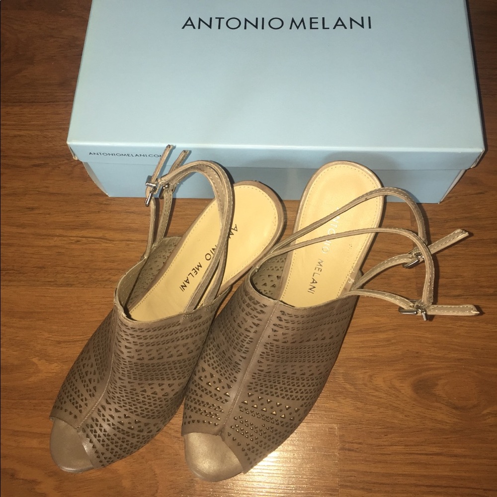 Antonio Melani size 8 1/2 dress heels