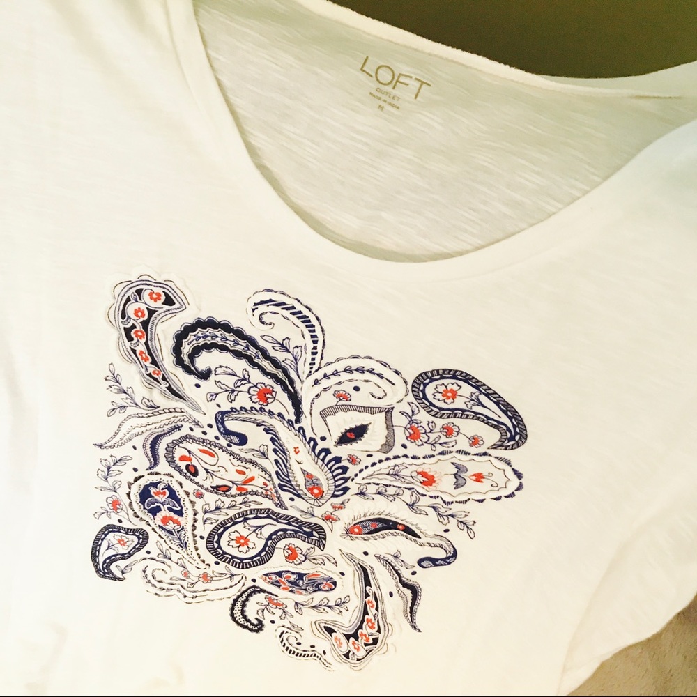 Ann Taylor Loft White Tee w/ Lovely Paisley Print