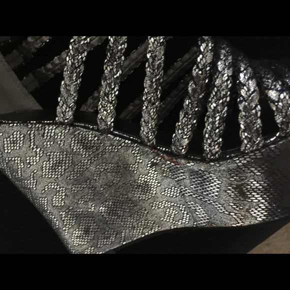 NWOT Yellow Box 190938 PWT085M Buttercup Pewter - Picture 3 of 4