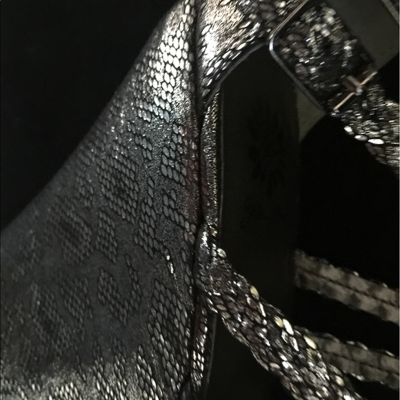 NWOT Yellow Box 190938 PWT085M Buttercup Pewter - Picture 4 of 4