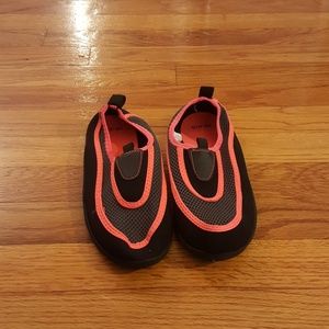 Sz Small 5-6 Water Shoes