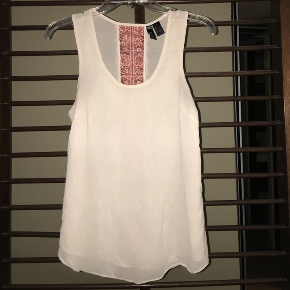 Simple white shirt with sexy lace! - Picture 1 of 3