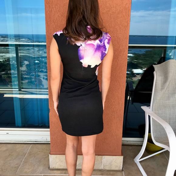 1 Dress by Alexander McQueen - Picture 2 of 4