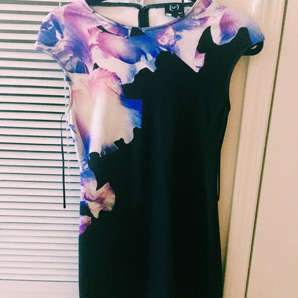 1 Dress by Alexander McQueen - Picture 3 of 4