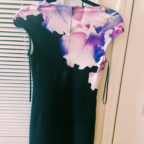 1 Dress by Alexander McQueen - Picture 4 of 4