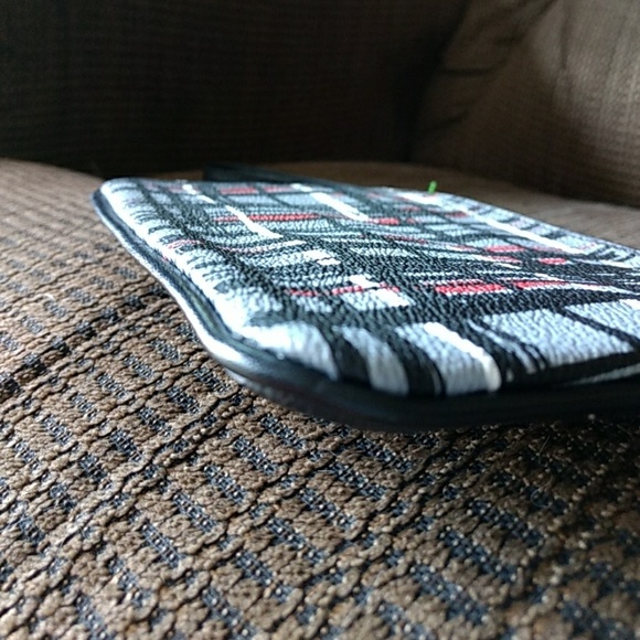 ** Vera Bradley Wristlet - Picture 5 of 6