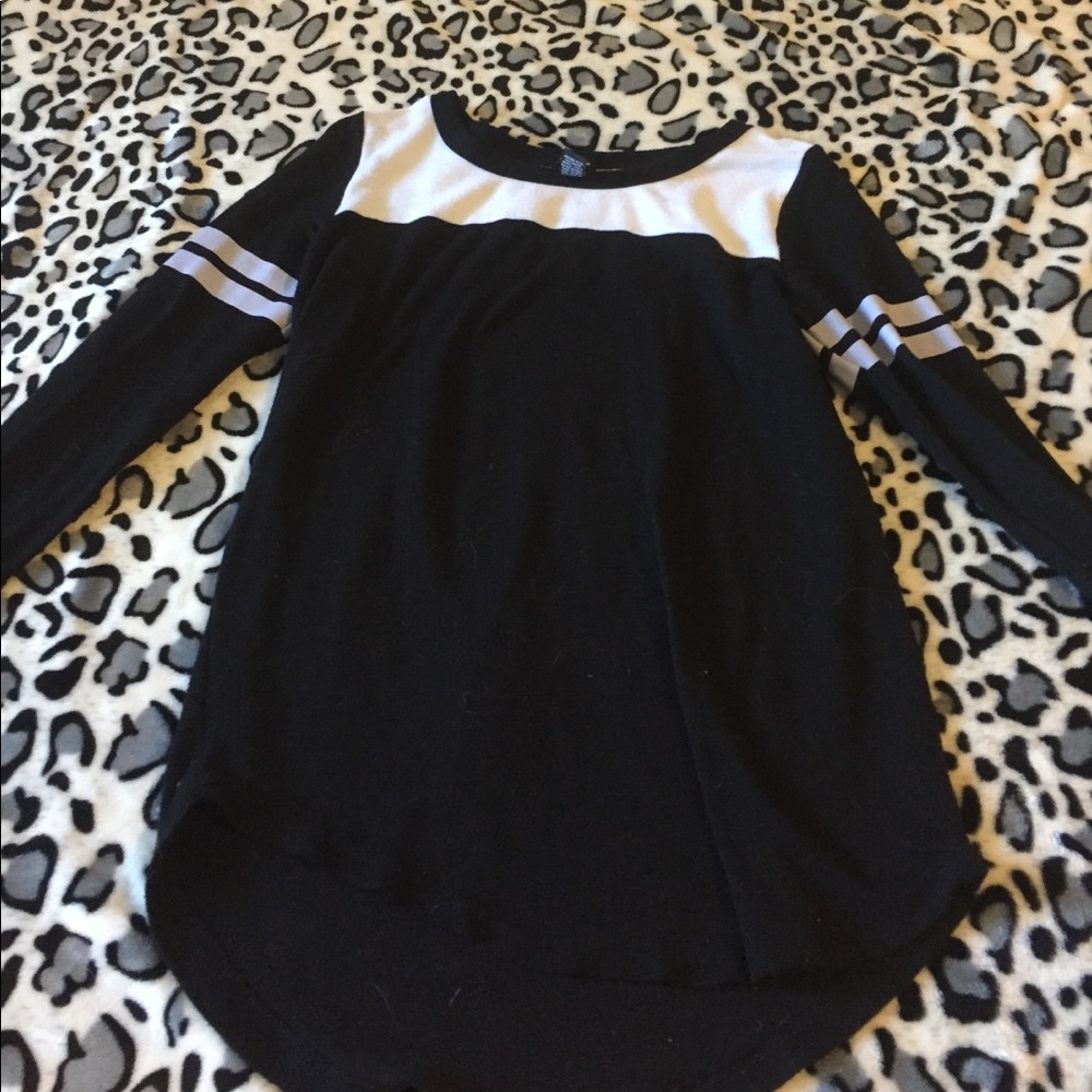 Soft and comfortable Rue 21 long sleeve shirt.
