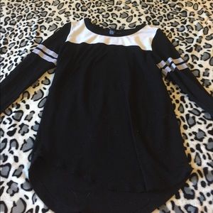 Soft and comfortable Rue 21 long sleeve shirt.