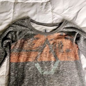 VOLCOM grey print long sleeve SIZE MEDIUM