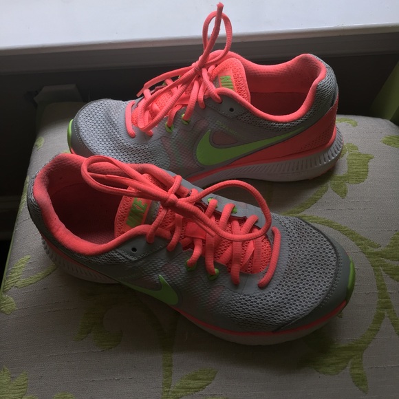 Nike Zoom Winflo Athletic Shoes - Picture 1 of 4