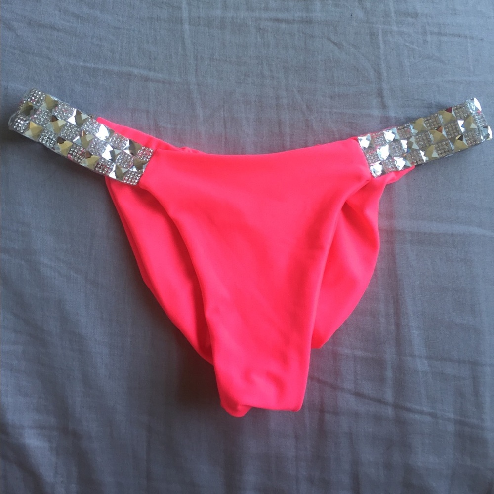Neon pink crystal bottom