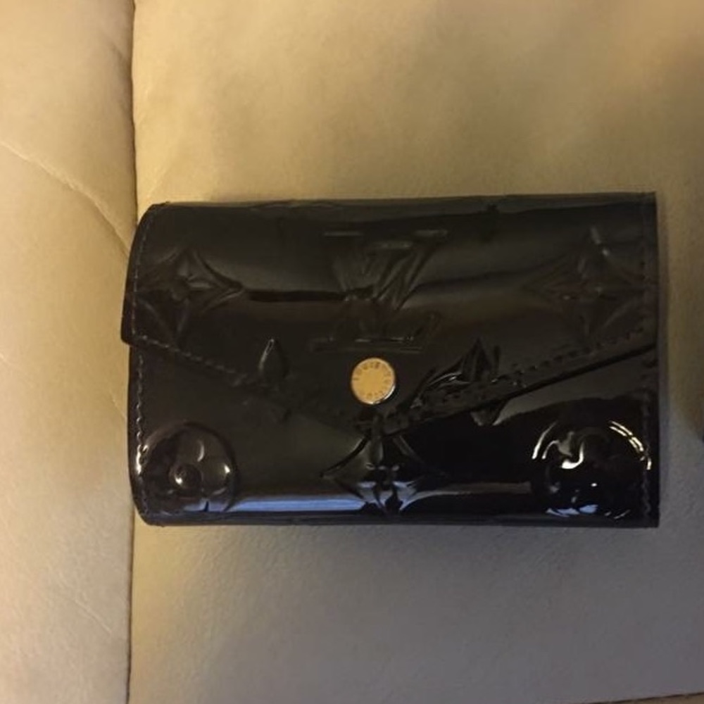 Authentic Louis Vuitton 6 key Cles Amarante