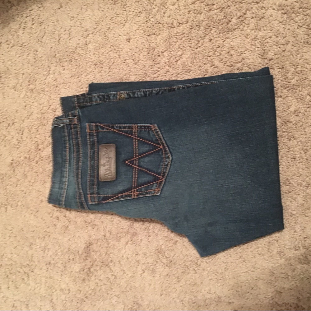 WRANGLER dark wash jeans!!