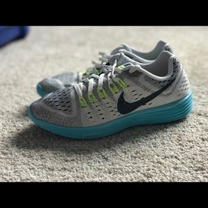 NIKE LUNAR TEMPO SNEAKERS