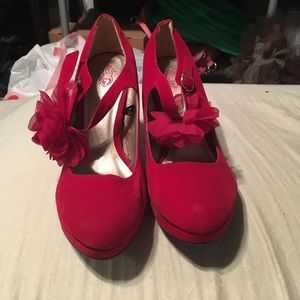 Red pumps