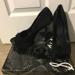 Black Pumps! Make an offer!