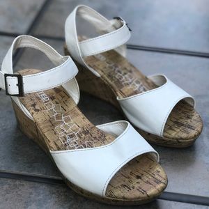 Kenneth Cole girls wedges