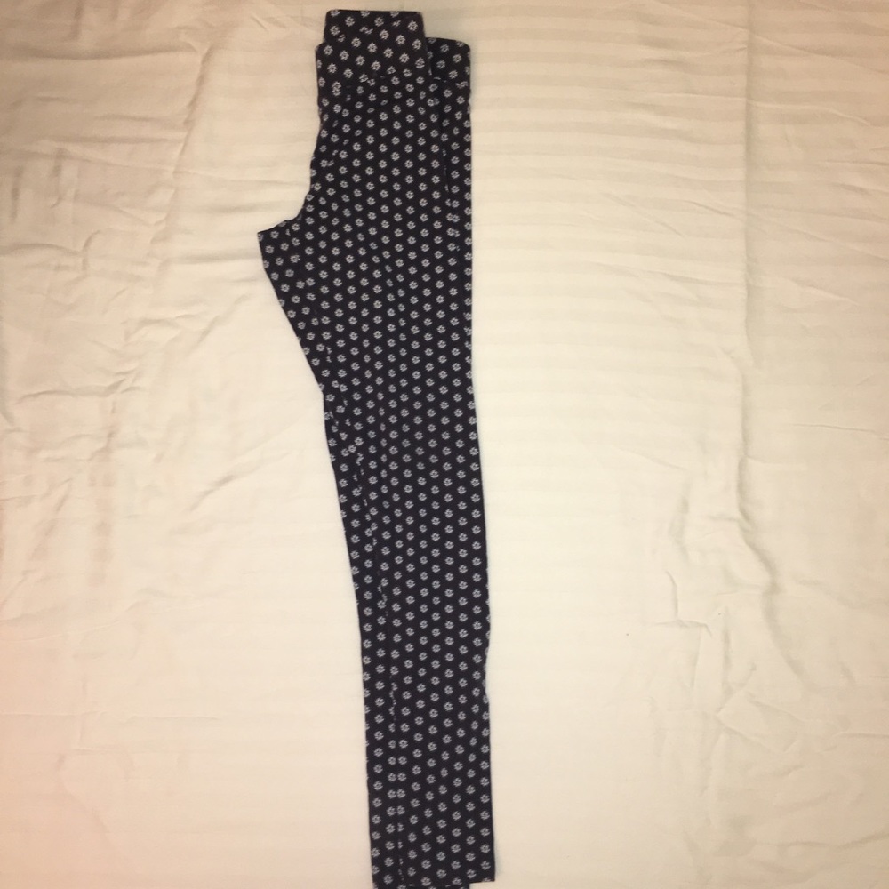 AEO patterned leggings