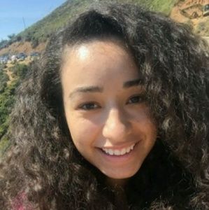 Meet your Posher, Adrianna