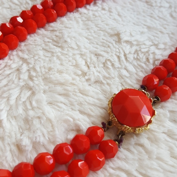 Vintage red bead necklace - Picture 2 of 5