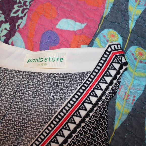 Black and White Flowy Top- Pants Store Brand - Picture 3 of 3