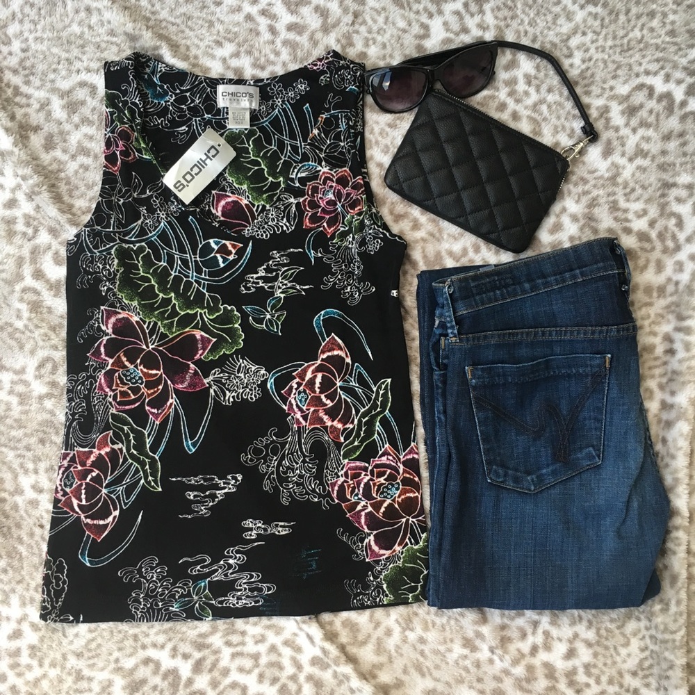 Chicos Travelers NWT Floral print v-neck tank top