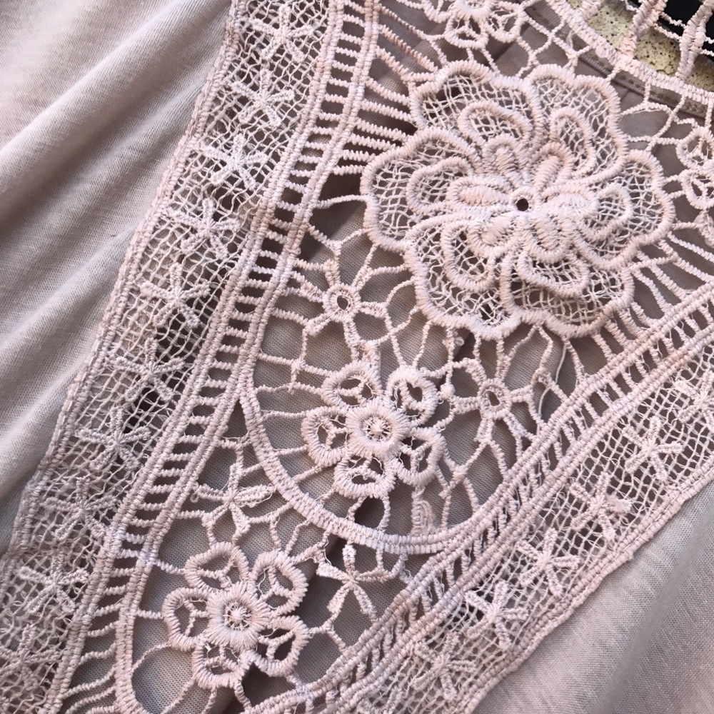 🌷 Blush Nude Lace Back Top - Picture 7 of 8