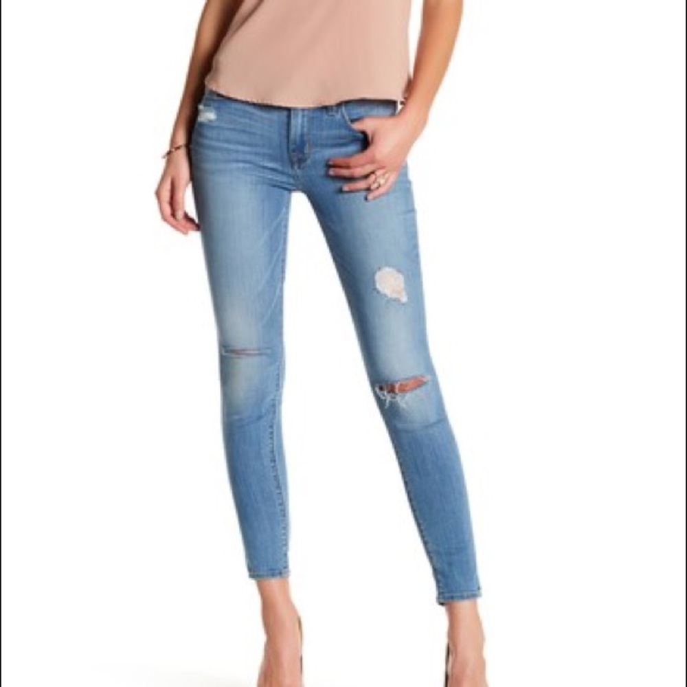 Distressed skinny jeans