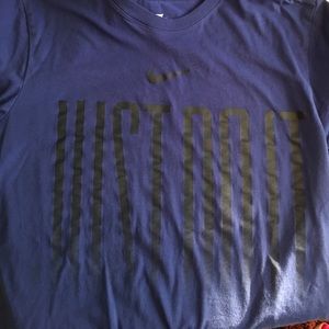 Nike t. Size M