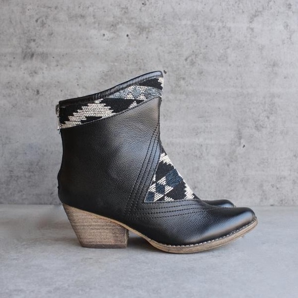 Western Black Leather Aztec Booties - Picture 3 of 6