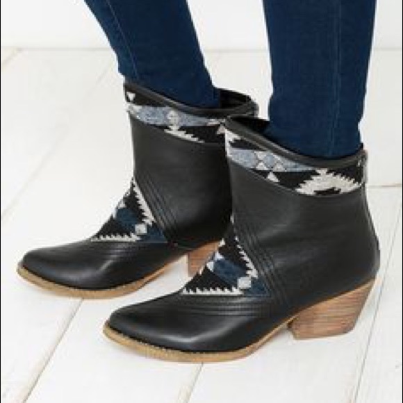 Western Black Leather Aztec Booties - Picture 5 of 6