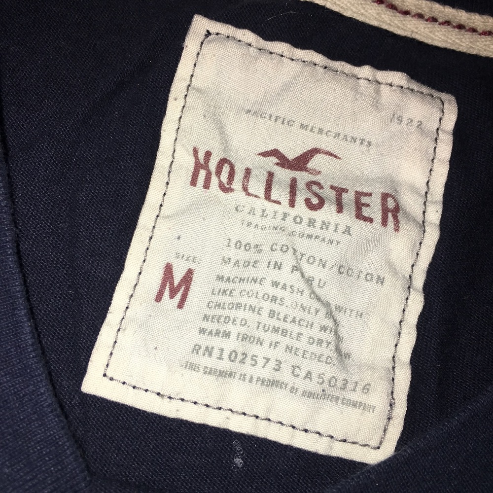 Hollister tee