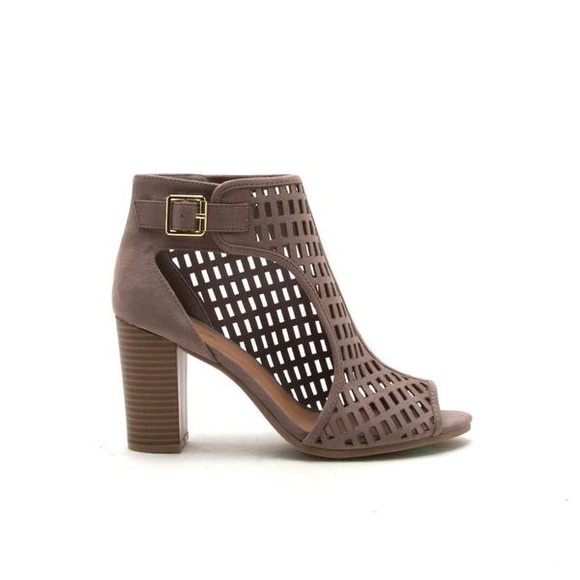 CCO SALE❗️5⭐️Taupe Cutout Peep Toe Booties - Picture 2 of 7