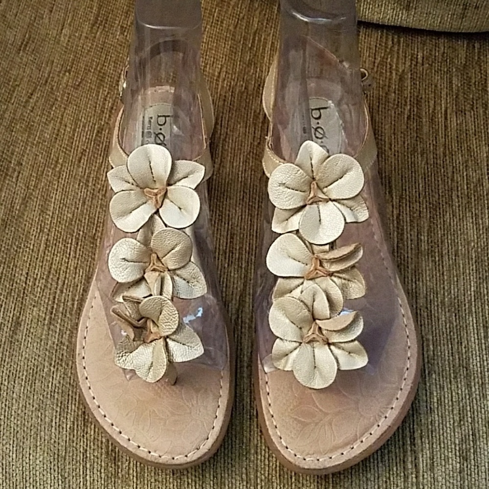 B.O.C. Gold Flower Sandals, Size 9
